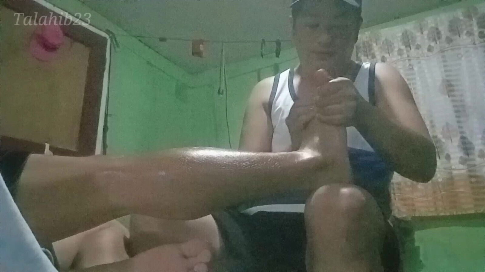 Massage Right Foot Tired From Work-Talahib23