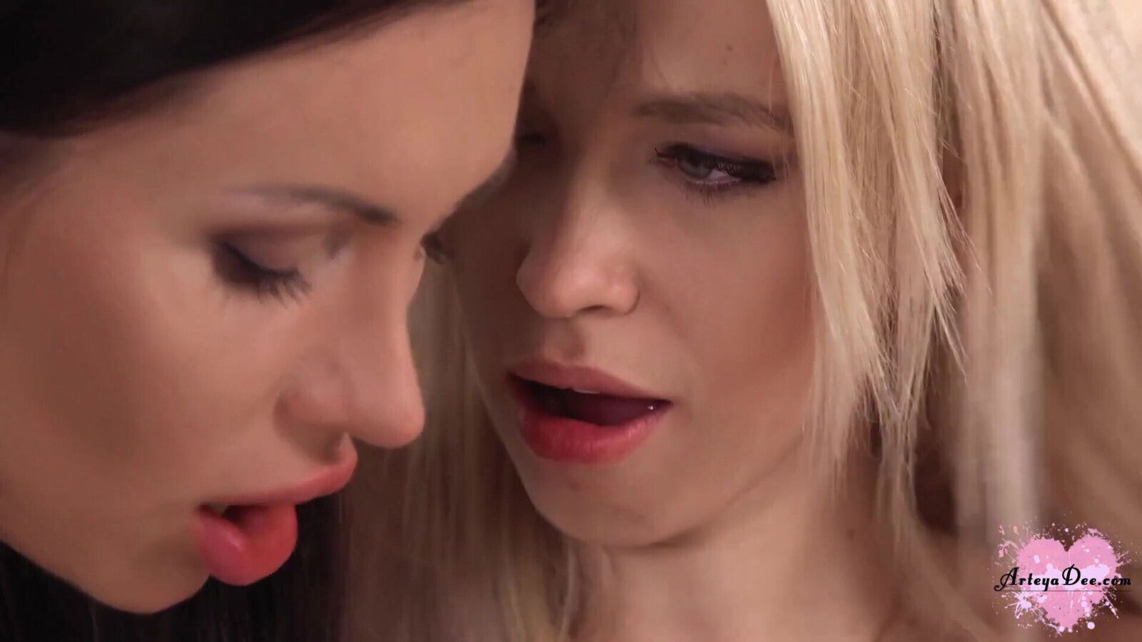 Minx Lesbian Crazy Orgasm From Tender Pussy Licking