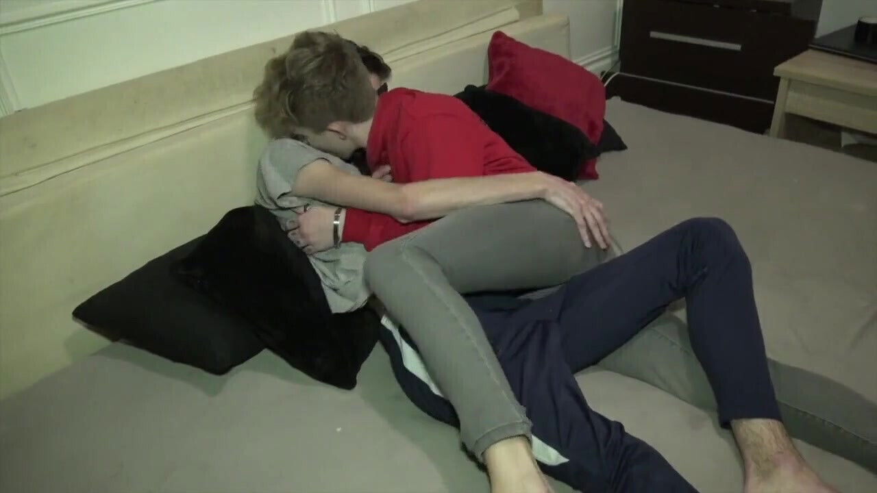 ANDRA fucked twink discret