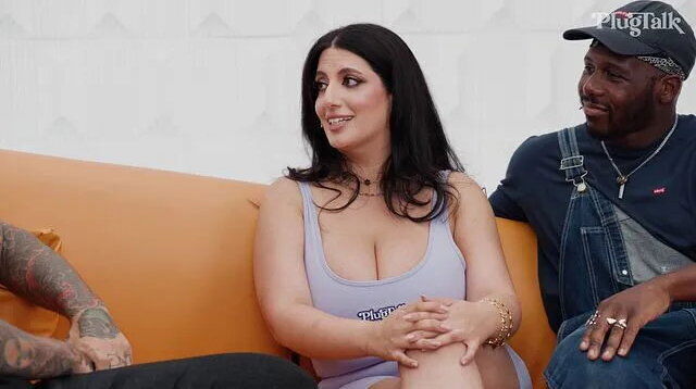 Sarah Arabic Shoots Porn Hijab