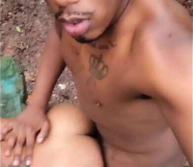 Homens Pretos mato chuva