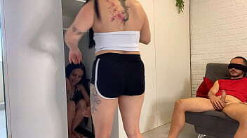 ESPOSA esconde AMIGA armario surpresa para MARIDO