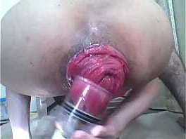飛び出したアナルローズを吸い出してオナニーに夢中な変体