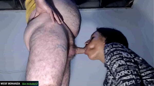 LATINA SUCKING Knees Blowjob