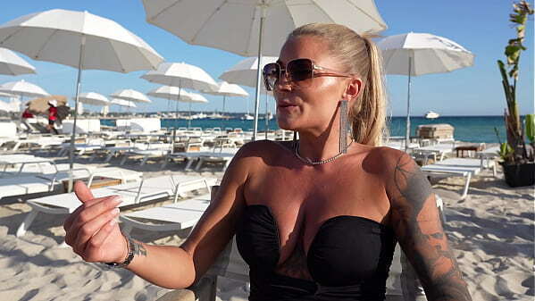 Marie tape ialien dans chambre regard mari