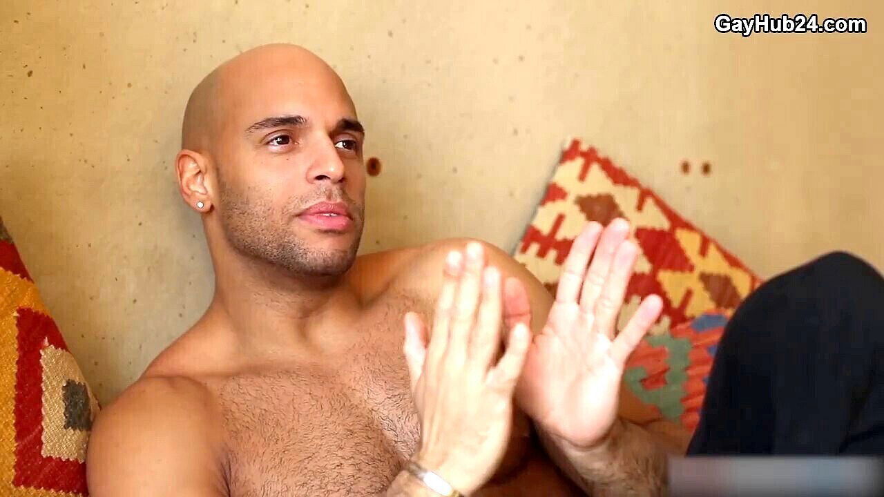 Cade Maddox Sean Zevran engage some hairy action