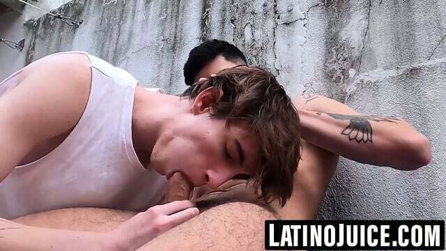 Thiagui Twink milks hard while finger fucking