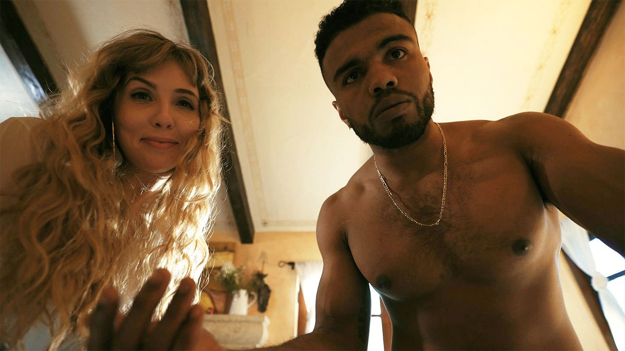 Heavy-breasted convinces threesome orgy