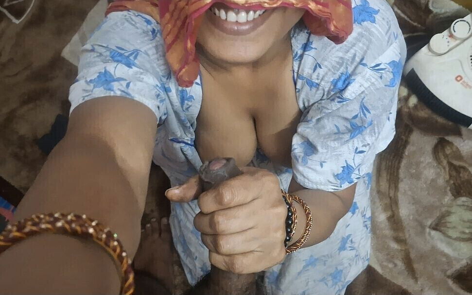 Desi Randi Indian Bhabhi Lund Massage