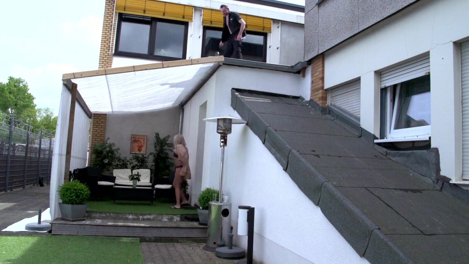 Tattooed enjoying hard fuck outdoor with