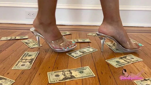 Latina Feet Heels: Pretty Pedicured Toes Walking Cash Foot Fetish