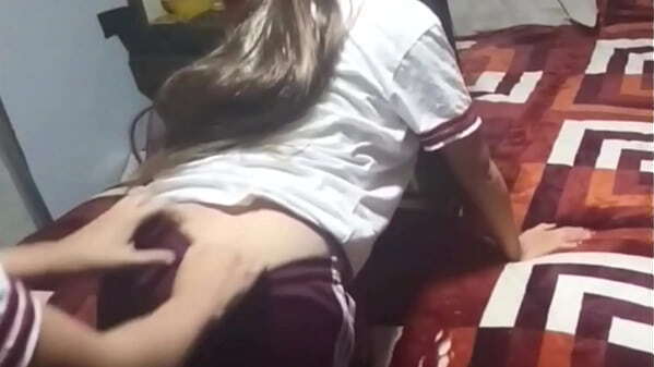 COLEGIALA TIENE SEXO!!! CABRON FOLLA novia amigo!!! BESAN Primera PAS&Oacute_ ESTO!!