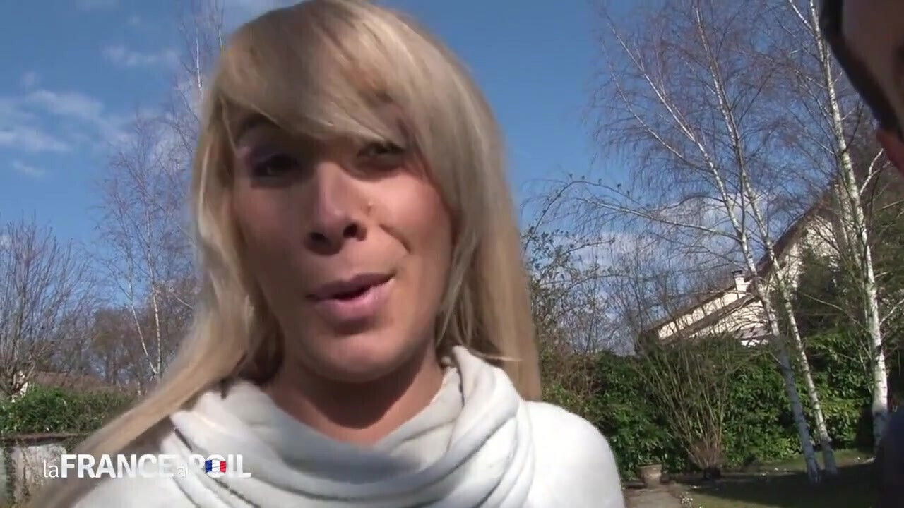 Slutty Blonde Sucks Public Park