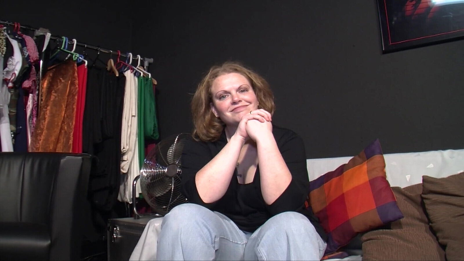 German slut stuffs pussy with dildo