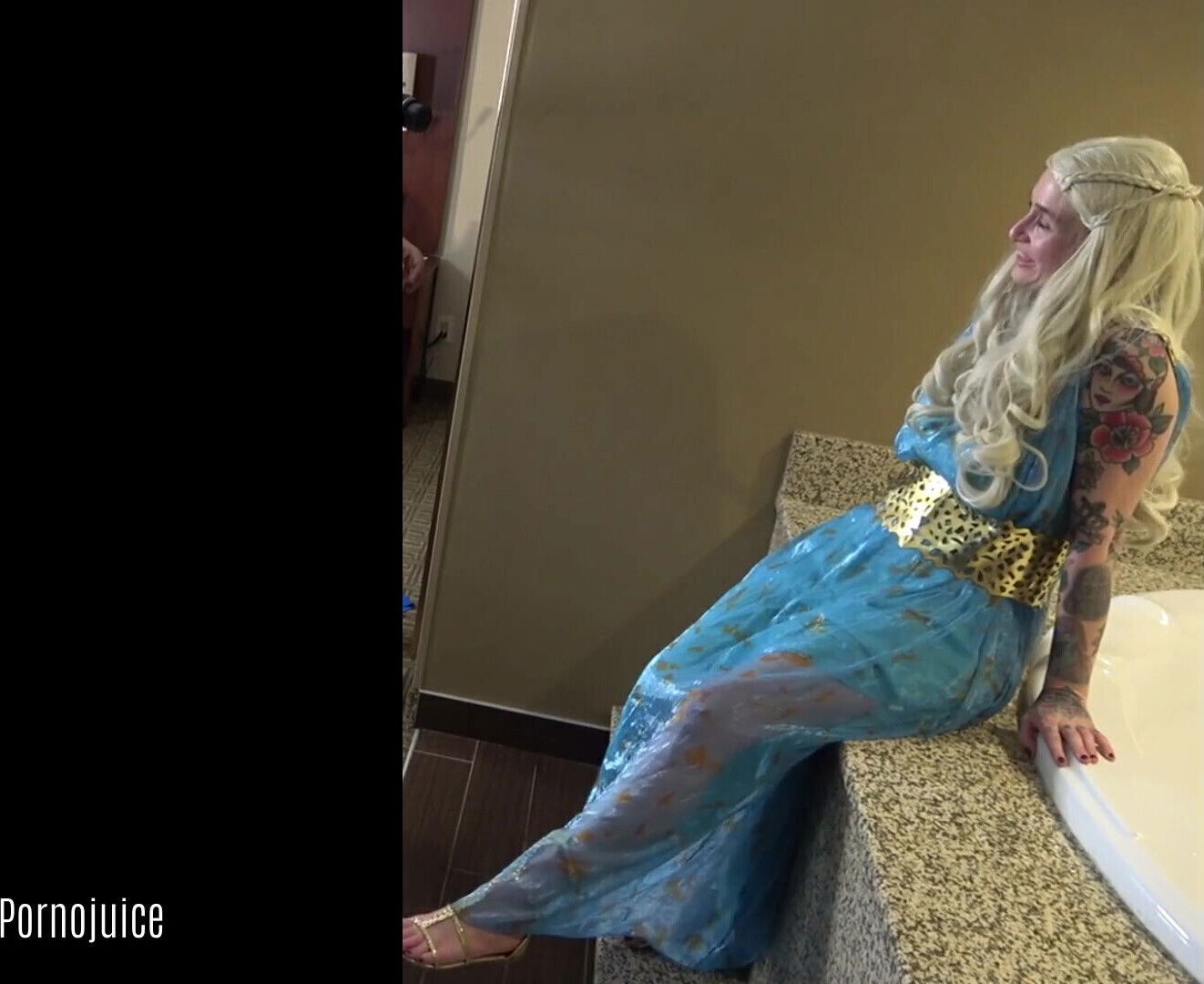 Brooke Rose Plays with Black Jacuzzi