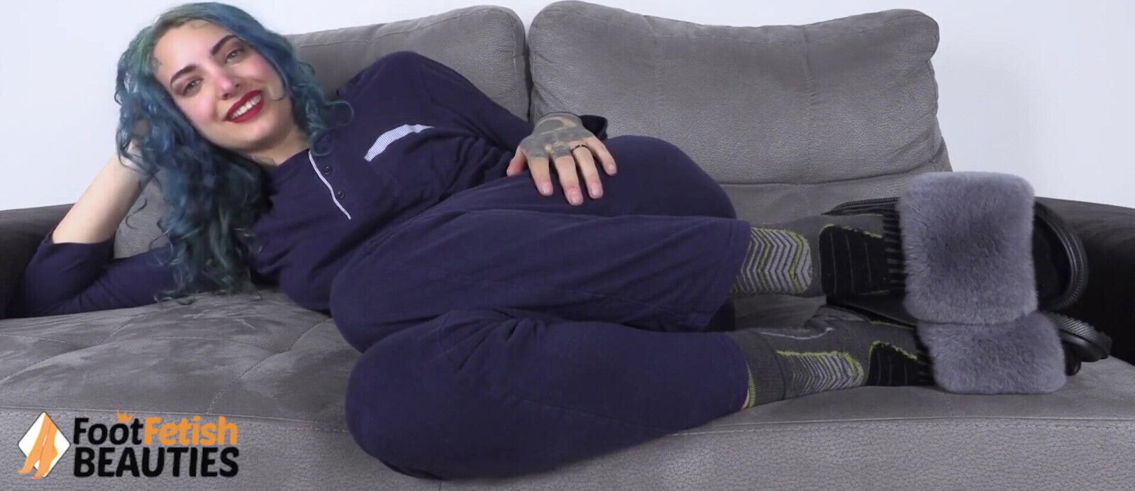 Welcoming Roommate with Masturbating Foot Teasing