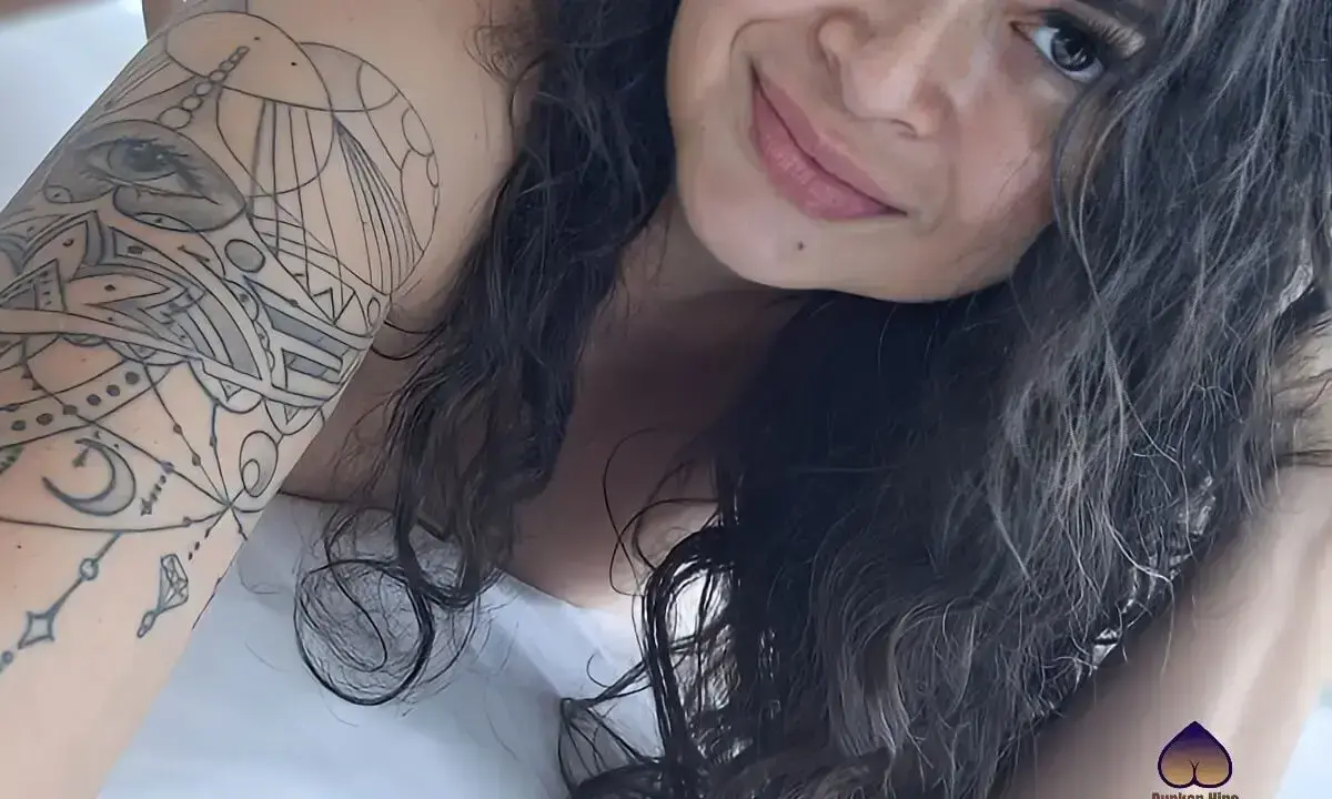 Booty Latina Meets Englsih