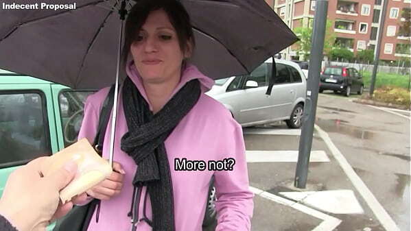 Esclusivo 2000&euro_ MILF italiana tradisce marito sconosciuto English subtitles