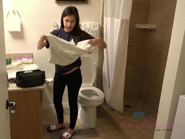 Zaya Cassidy showers gives great head Girlfriends: Porn