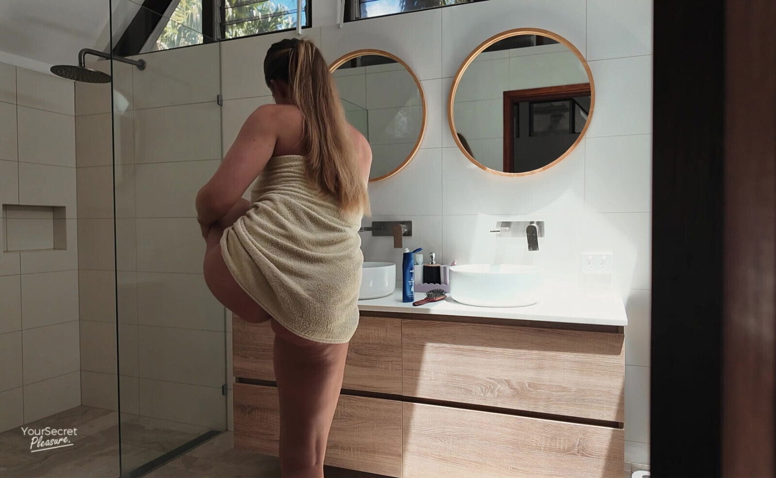 amateur blonde gets horny fucked while getting ready holidays