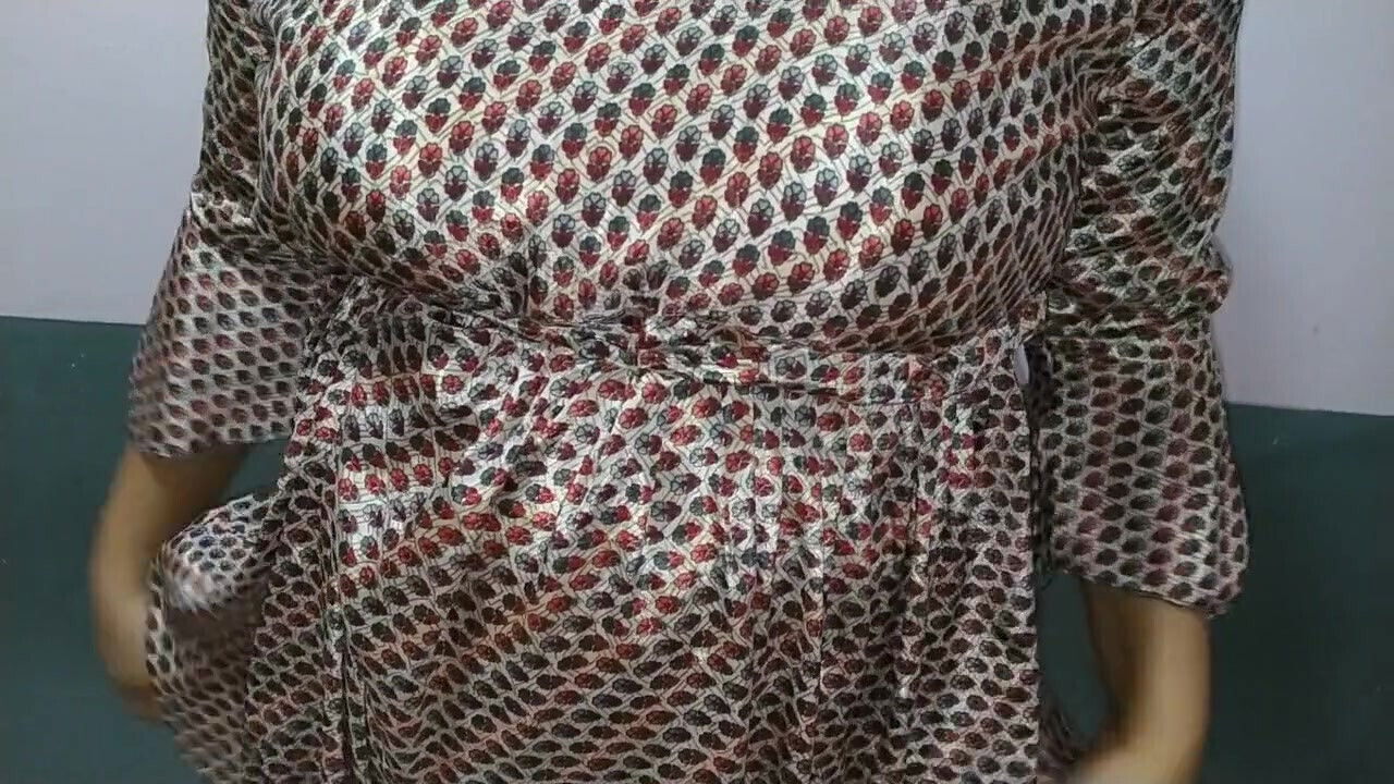 Curvy Asian Girl Showing Boobs Hole