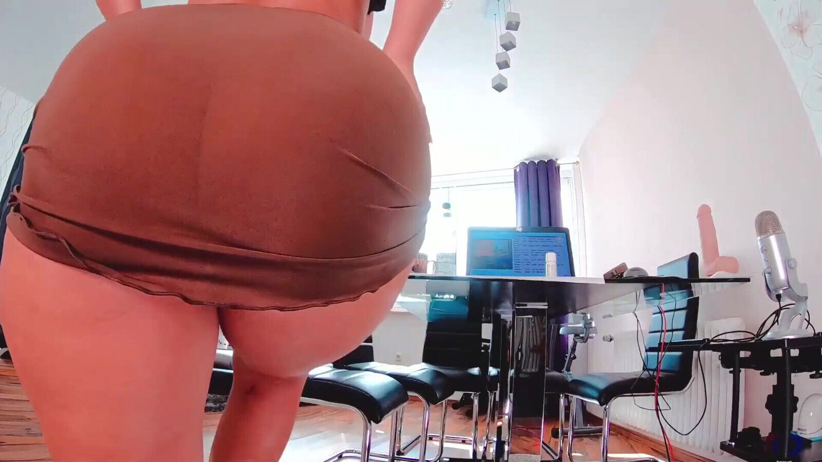 Sexydea Twerking with Sexy Plugged