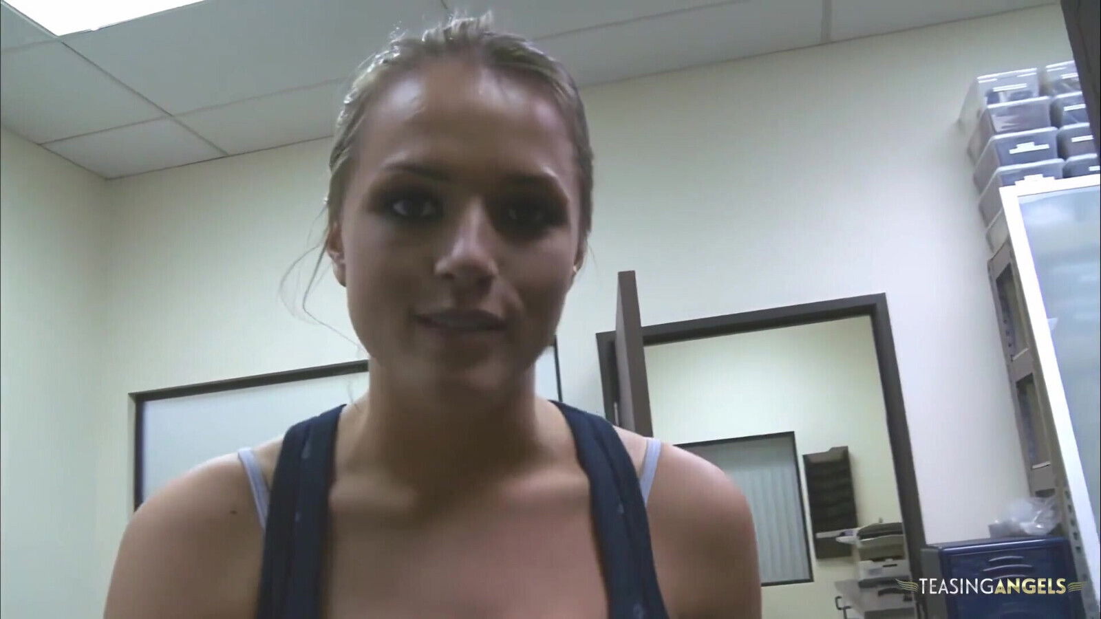 single kiss leads Tori Black Kiara Diane having hardcore threesome