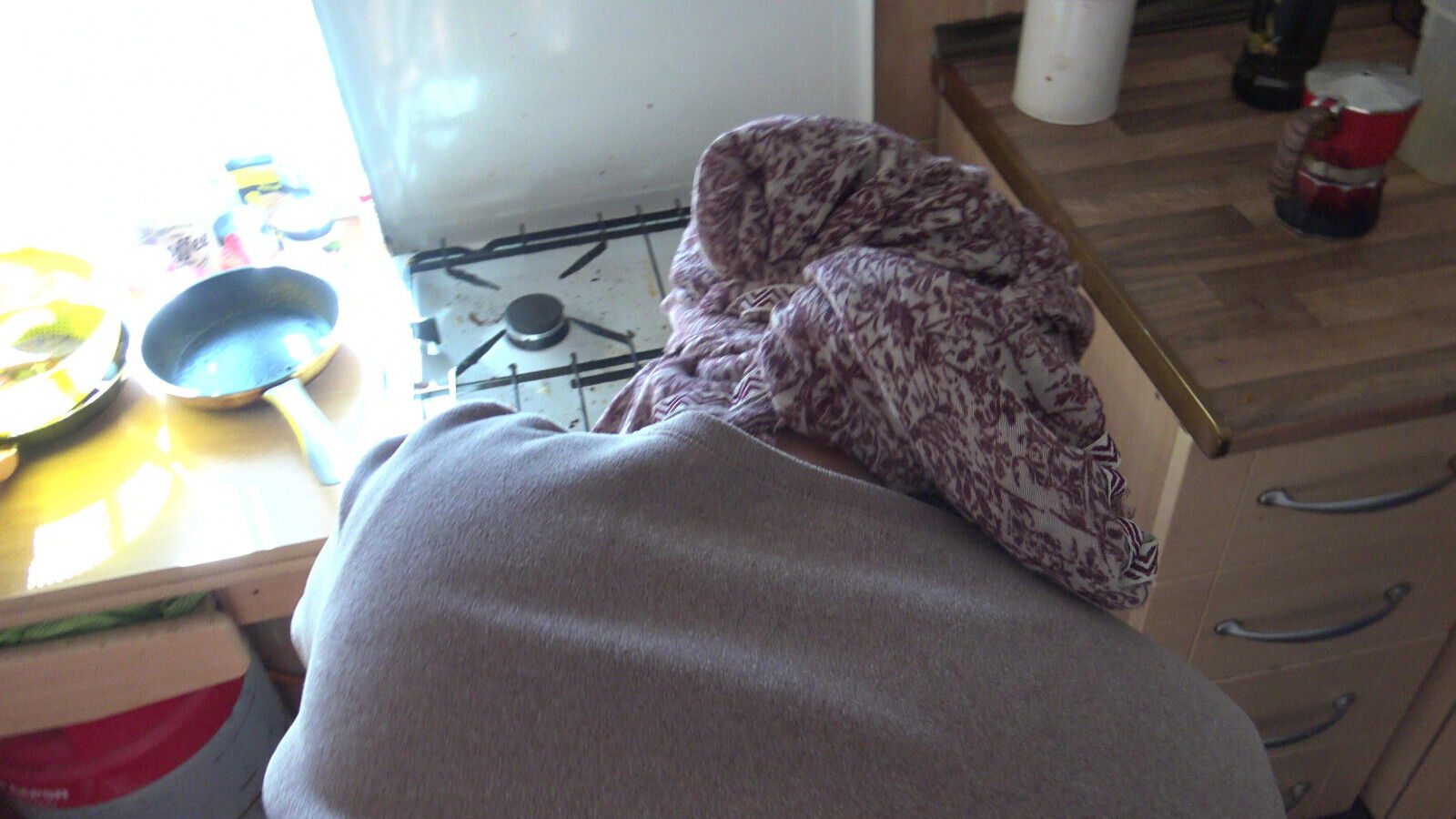 Turkish cleaning maid Germany SHOCKED when flash her.