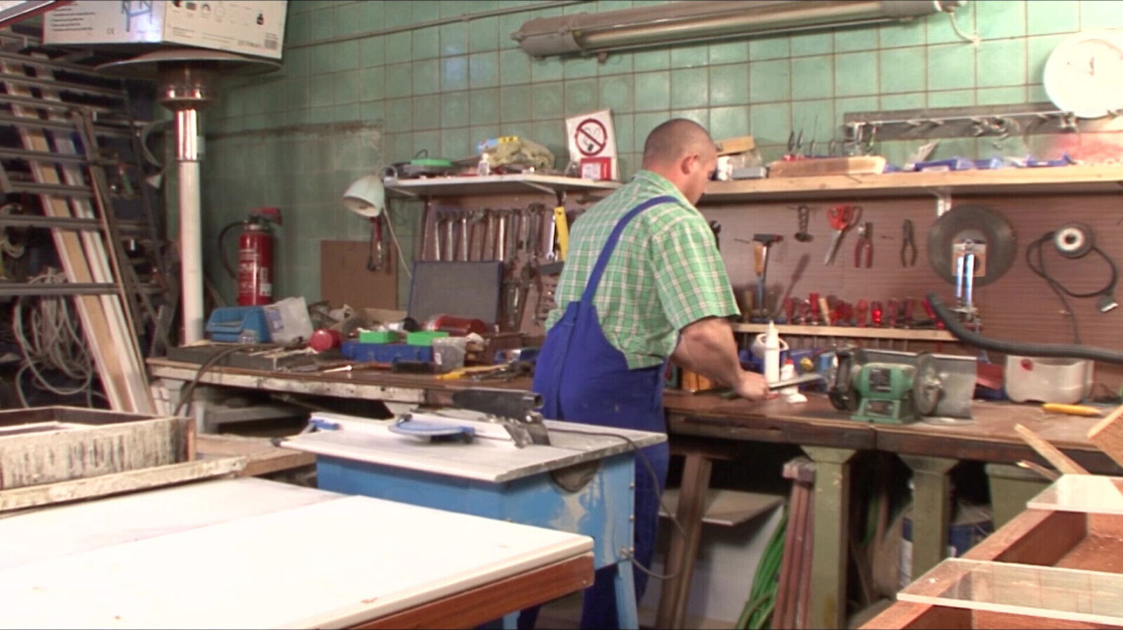 German gets pumped mechanic hunk