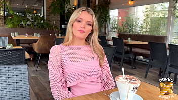 Jade, somptueuse blonde, adore bonne baise