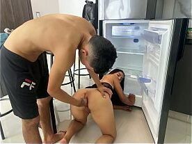 convenzo hermanastro follarme cambio limpiar nevera termina corri&eacute_ndose co&ntilde_o