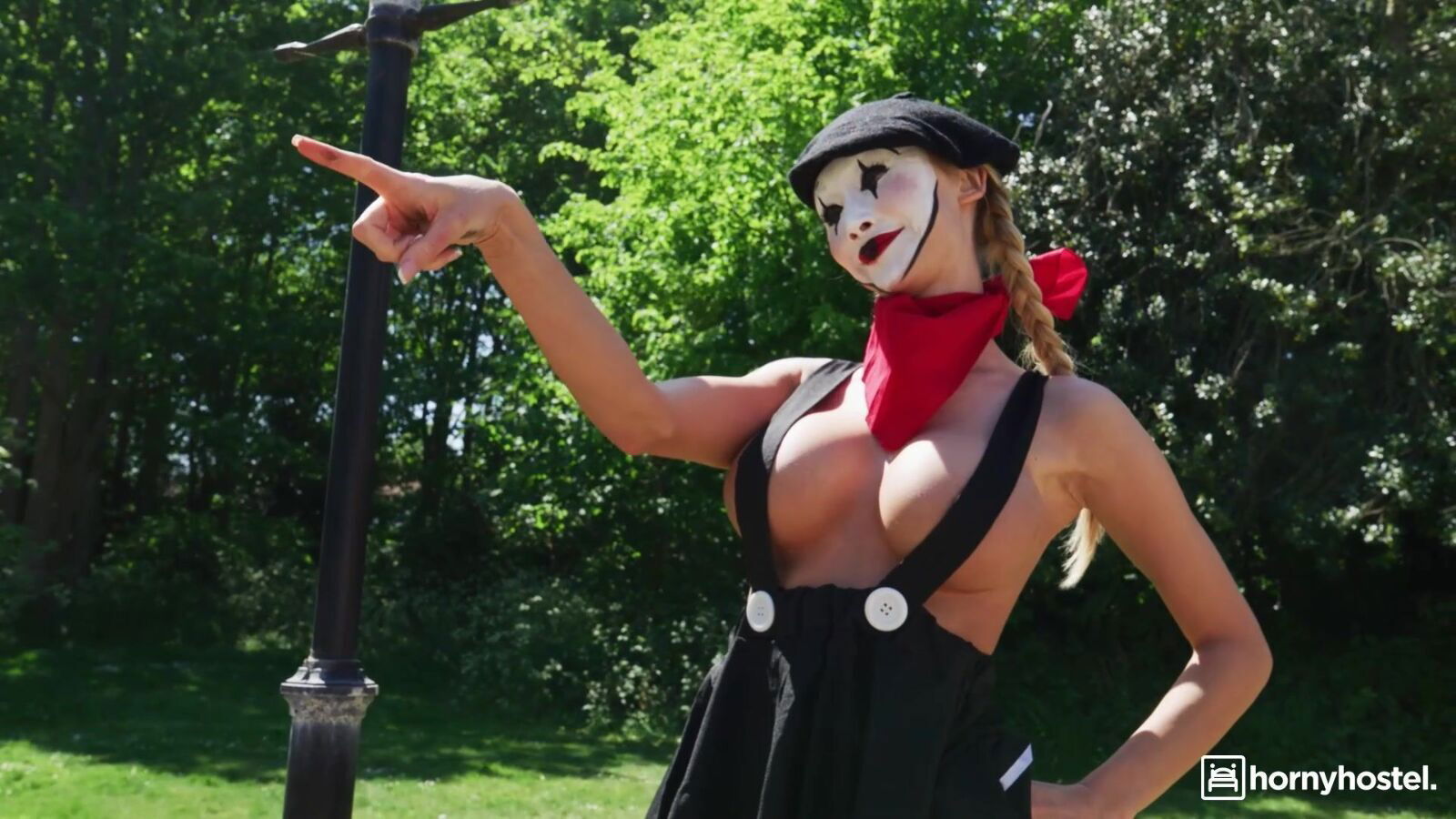 Horny Hostel - Sexy Street Mimes in Reality Threesome - Frances Bentley