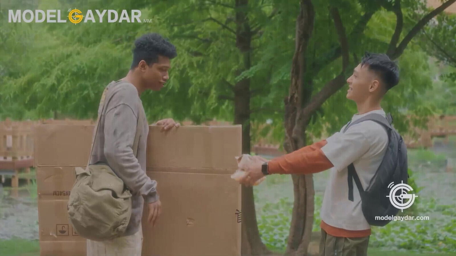 Uni Boy Treats BBC with His Bussy