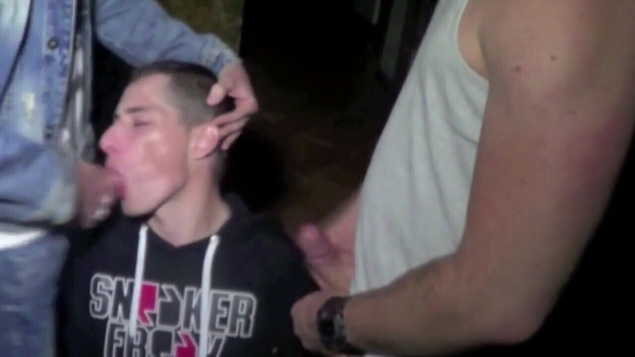 Fabien fucked by 2 Daddies at night in exhib cruising