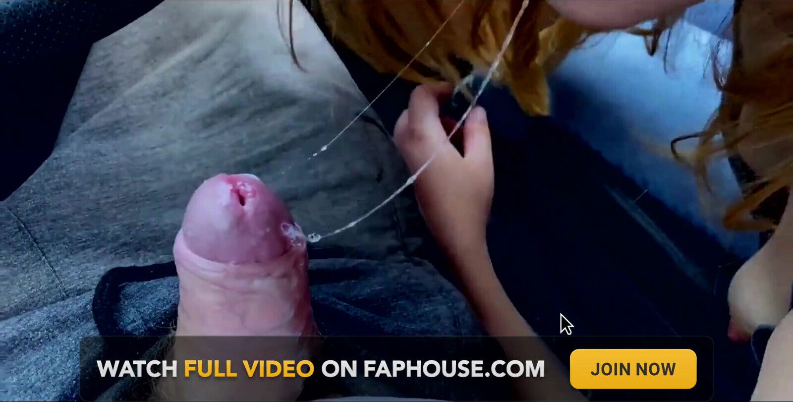 Guy Fucks Petite Girl in Car