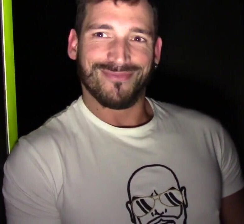 Tonio fucked in sling by the muscle pornstar Enzo