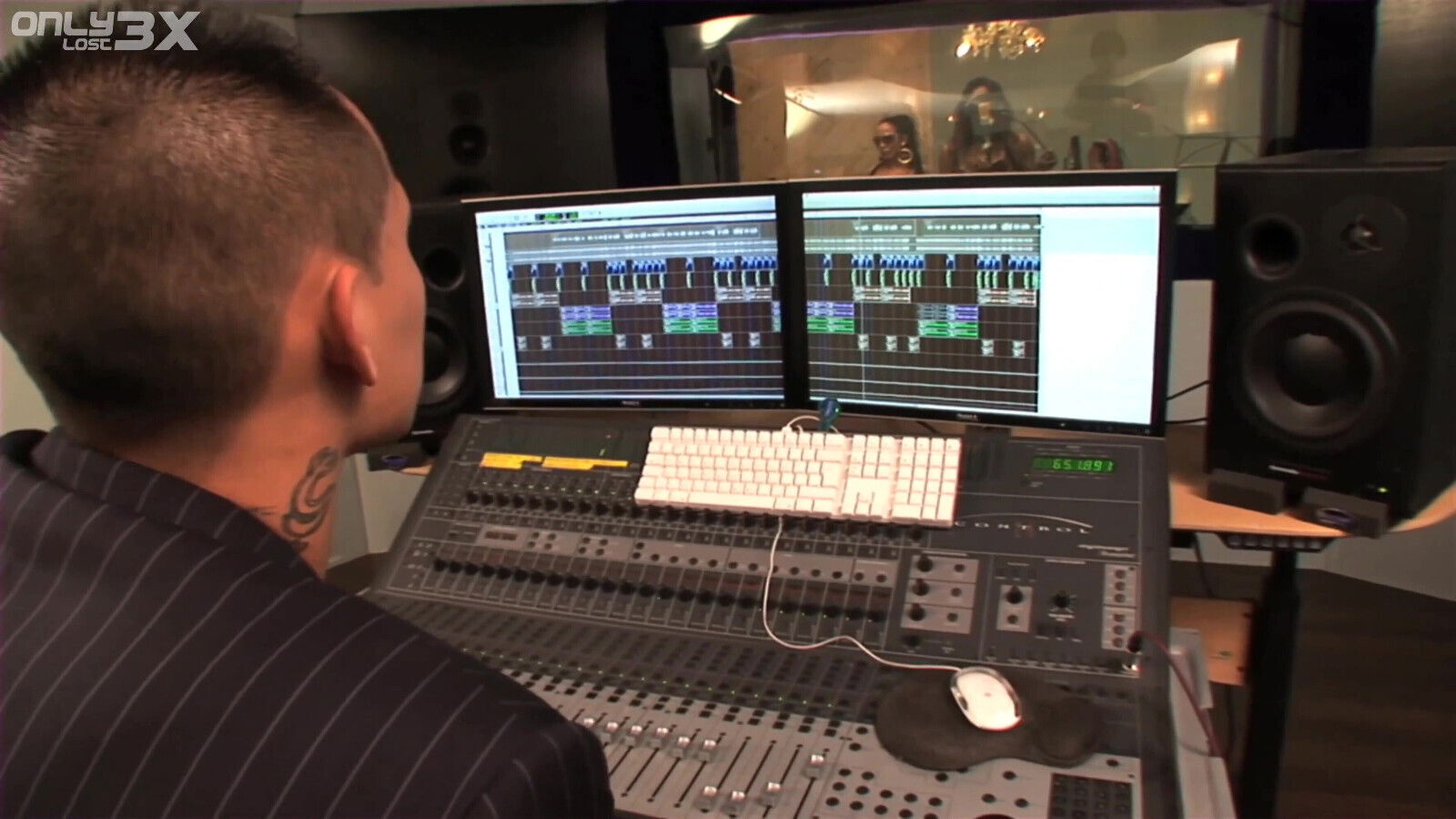 Bubble butt Jasmine Webb and Romana Ryder fuck a cock