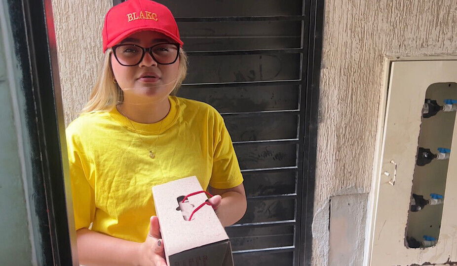 Late Punished Delivery Girl: I Fuck the Client So He Won't Report Me to the Boss