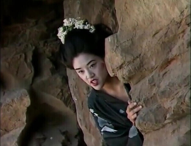 Asian Beauty Fingers Hot Chick Pussy in a Spa