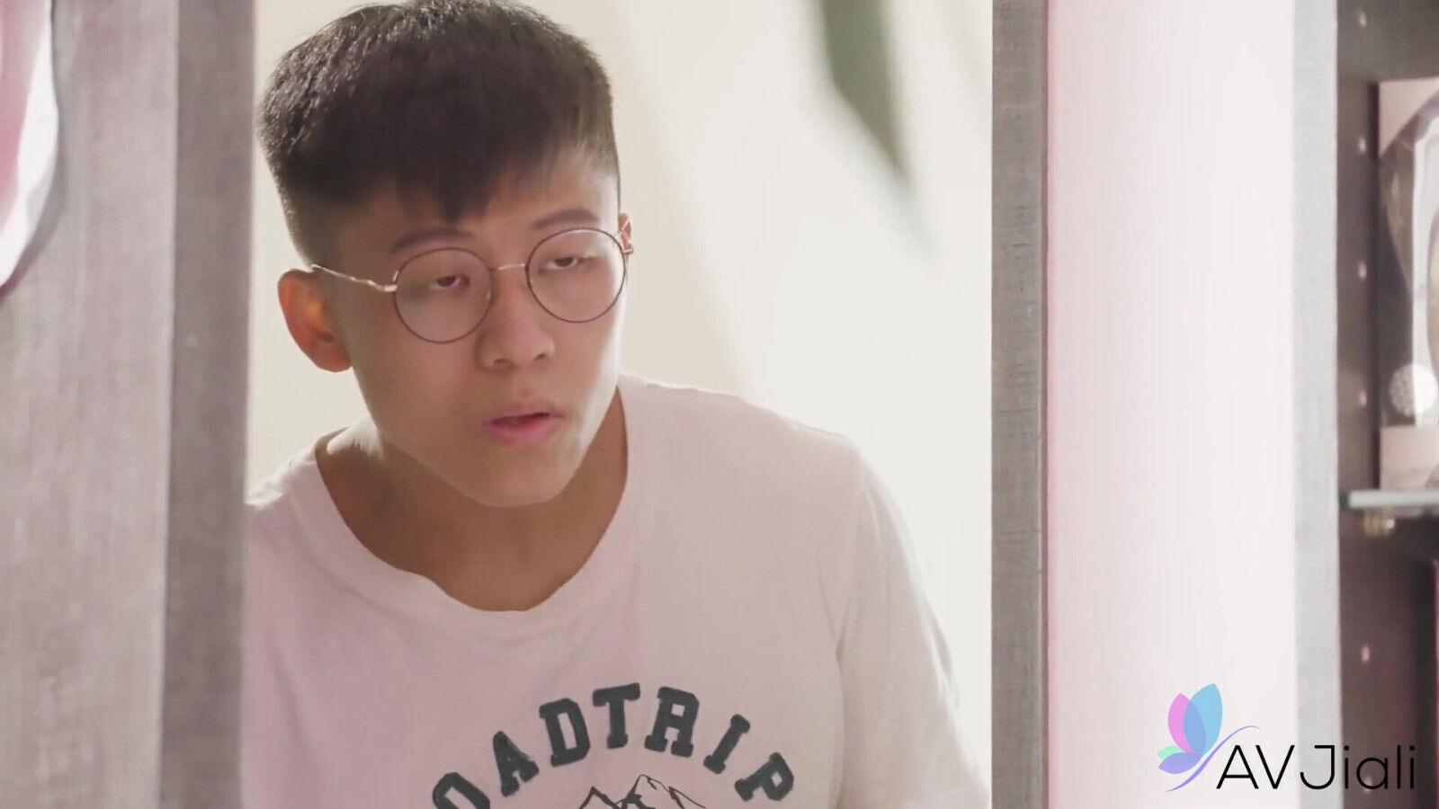 Horny Nerd with Magic Game Controler Fucks Hot Stepsis Li Zhiyan