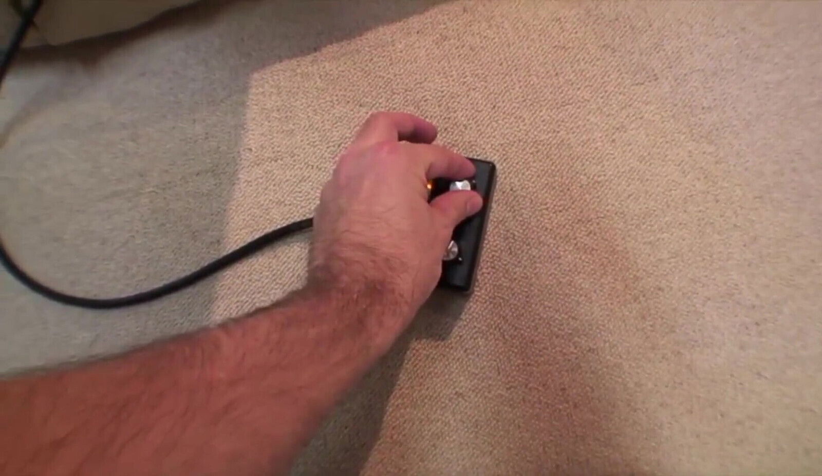 Inked slut seduced by sybian while sucking cock