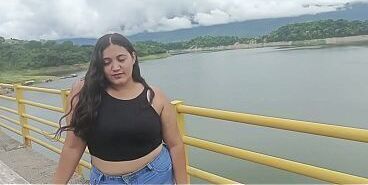 Chica abandonada por su novio se folla a un extra&ntilde_o luego de auxiliarla por verganza