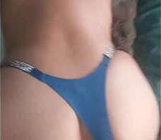 La puta de la vecina es una facil