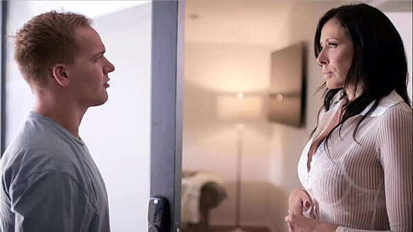 MILF Reagan Foxx Can'_t Resist the Urge to Fuck a Big Young Cock