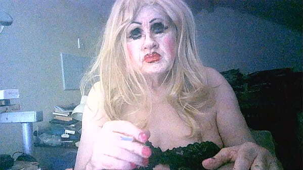 Old fuckpig whore Sarah'_s been well and truly fucked - she smokes and relaxes after a visit to the dogging site