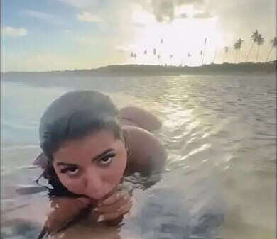 Fiz um boquete aqu&aacute_tico na praia em Macei&oacute_ al