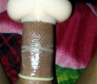 ഡോട്ടഡ് കോണ്ടം ഇട്ടുകൊണ്ട് ഞാൻ ഫ്ലഷ്ലൈറ്റിൽ കളിക്കുന്നു പക്ഷേ കോണ്ടം പൊട്ടുന്നു. പിന്നെ പാല് ആണേൽ വരുന്നതും ഇല്ല