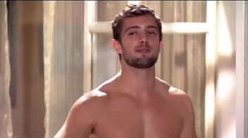 Jorgito Bianchi sem camisa de sunga