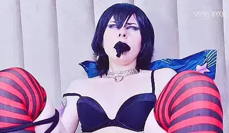 Submissive Slut Mavis Dracula Loves Shi