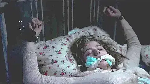 Chloe Grace And Grace Moretz In Greta (2018